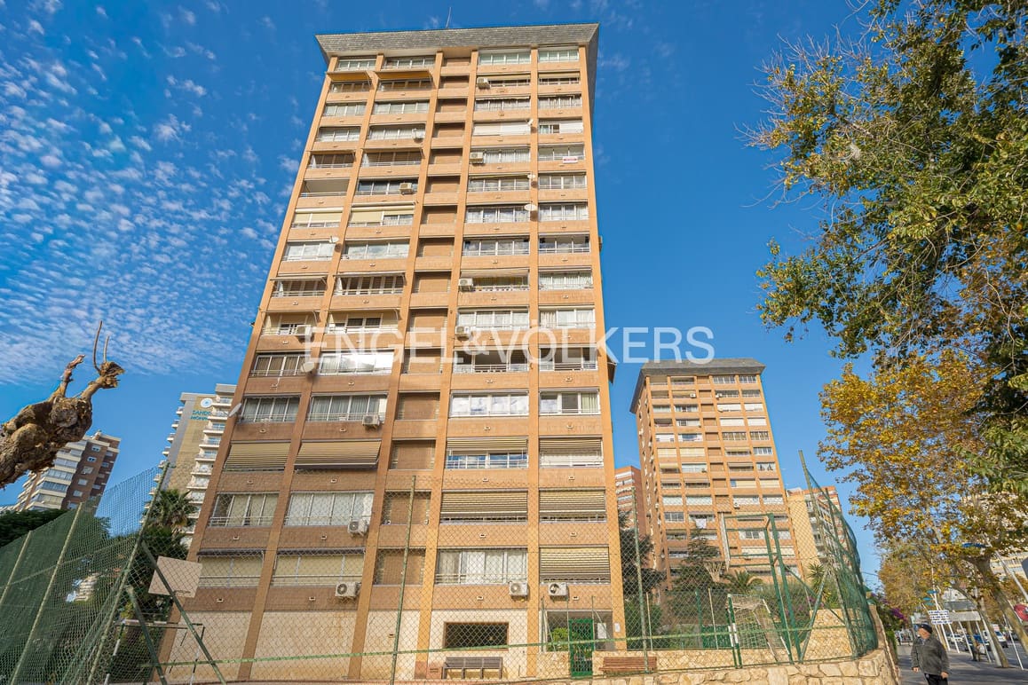 Appartement de 4 chambres à louer à Benidorm avec piscine garage - 1 500 € (Ref: 9645601)