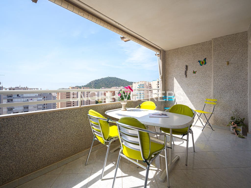 Ático de 2 habitaciones en Cala de Finestrat en venta con piscina garaje - 390.000 € (Ref: 9656789)