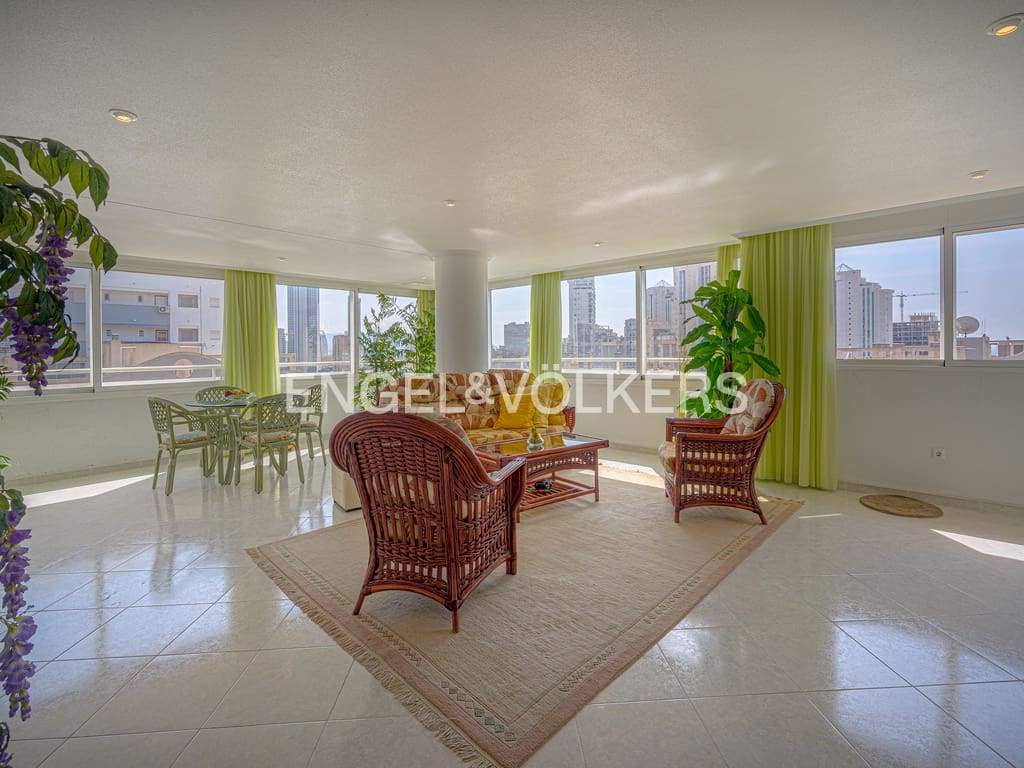 Ático de 2 habitaciones en Cala de Finestrat en venta con piscina garaje - 390.000 € (Ref: 9656789)