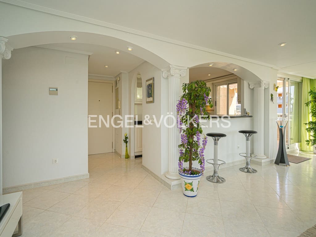 Ático de 2 habitaciones en Cala de Finestrat en venta con piscina garaje - 390.000 € (Ref: 9656789)