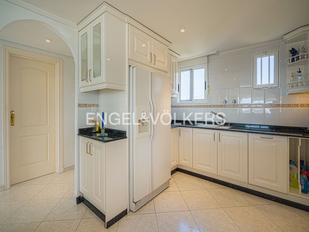 Ático de 2 habitaciones en Cala de Finestrat en venta con piscina garaje - 390.000 € (Ref: 9656789)