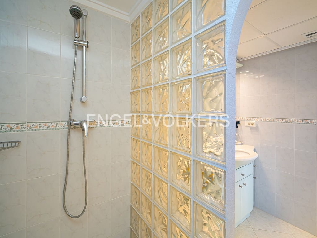 Ático de 2 habitaciones en Cala de Finestrat en venta con piscina garaje - 390.000 € (Ref: 9656789)