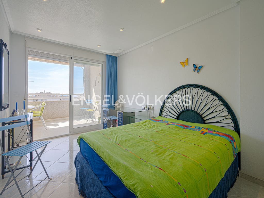 Ático de 2 habitaciones en Cala de Finestrat en venta con piscina garaje - 390.000 € (Ref: 9656789)