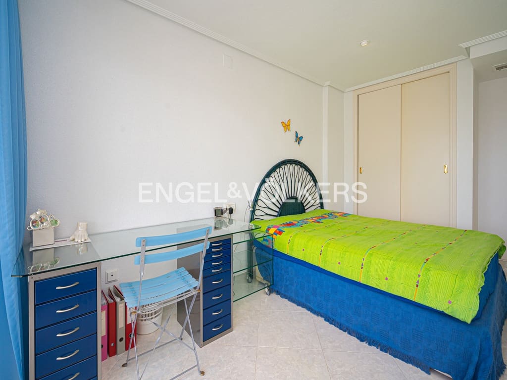 Ático de 2 habitaciones en Cala de Finestrat en venta con piscina garaje - 390.000 € (Ref: 9656789)