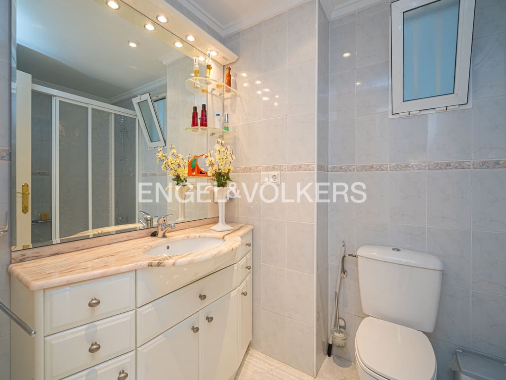 Ático de 2 habitaciones en Cala de Finestrat en venta con piscina garaje - 390.000 € (Ref: 9656789)