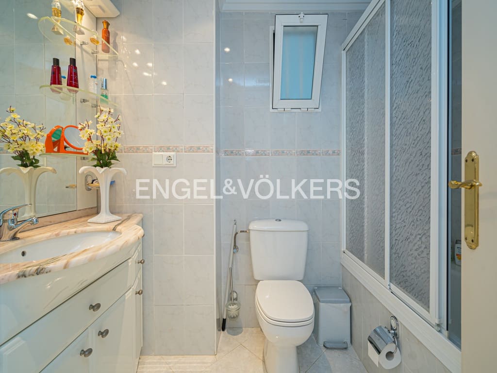 Ático de 2 habitaciones en Cala de Finestrat en venta con piscina garaje - 390.000 € (Ref: 9656789)