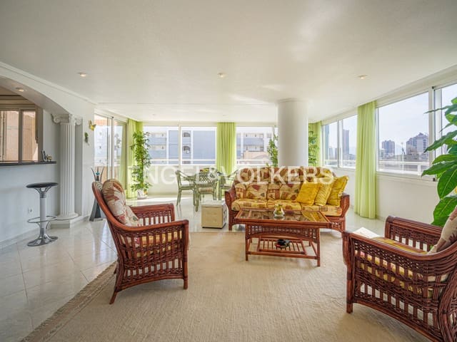 Ático de 2 habitaciones en Cala de Finestrat, Finestrat en venta con piscina garaje - 390.000 € (Ref: 9656789)