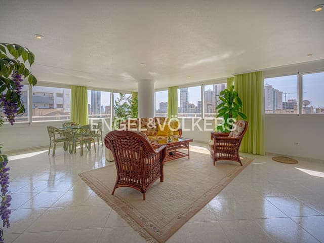 Ático de 2 habitaciones en Cala de Finestrat, Finestrat en venta con piscina garaje - 390.000 € (Ref: 9656789)