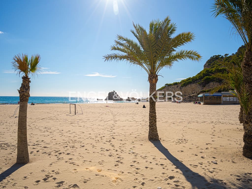 Ático de 2 habitaciones en Cala de Finestrat en venta con piscina garaje - 390.000 € (Ref: 9656789)