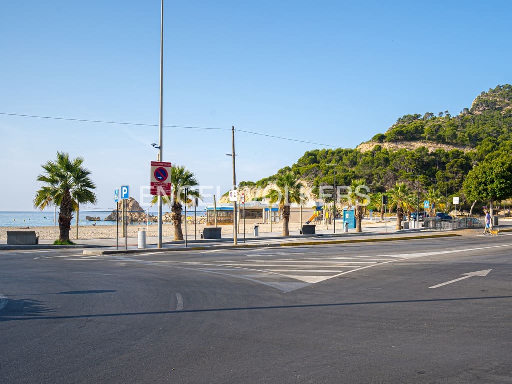 Ático de 2 habitaciones en Cala de Finestrat en venta con piscina garaje - 390.000 € (Ref: 9656789)