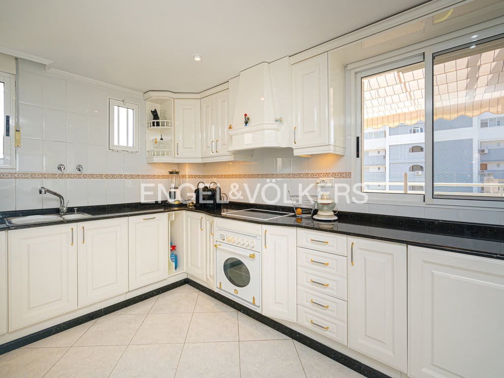 2 sypialnia Penthouse na sprzedaż w Cala de Finestrat z basenem garażem - 390 000 € (Ref: 9656789)