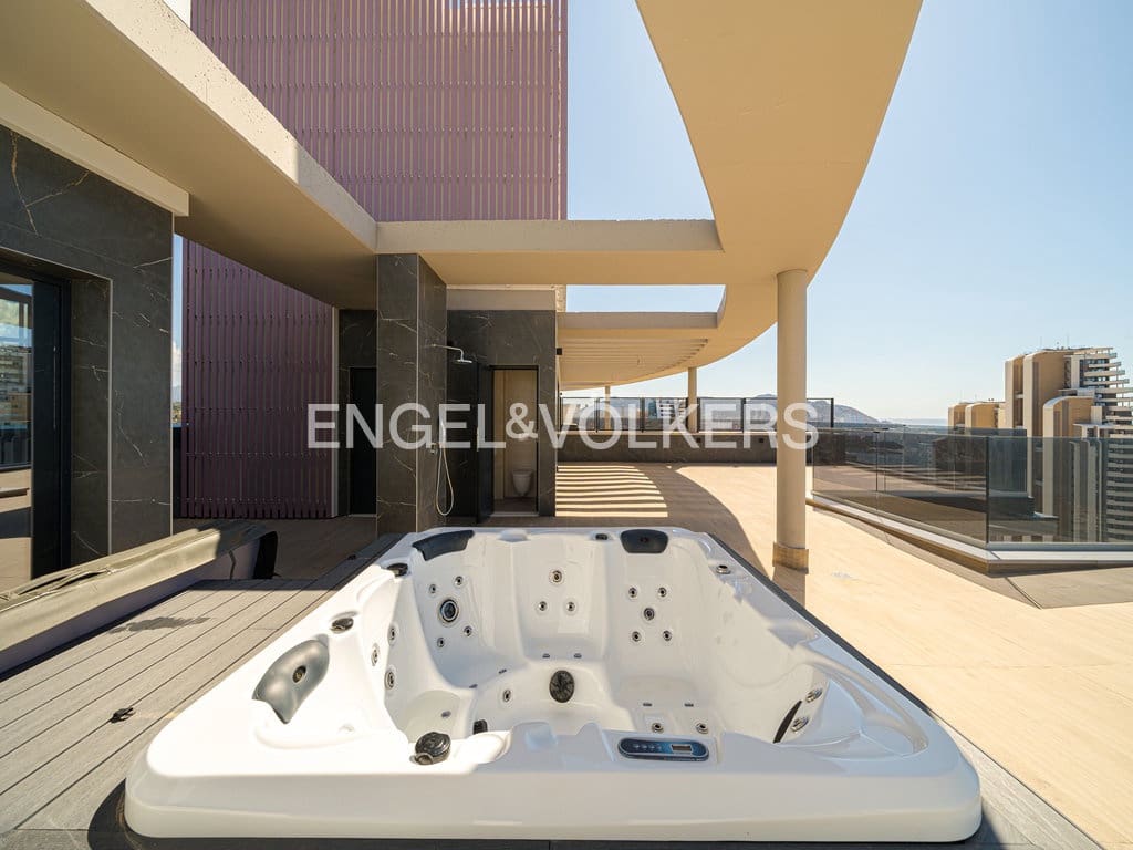 2 sovrum Lägenhet till salu i Benidorm med pool garage - 1 590 000 € (Ref: 9656994)