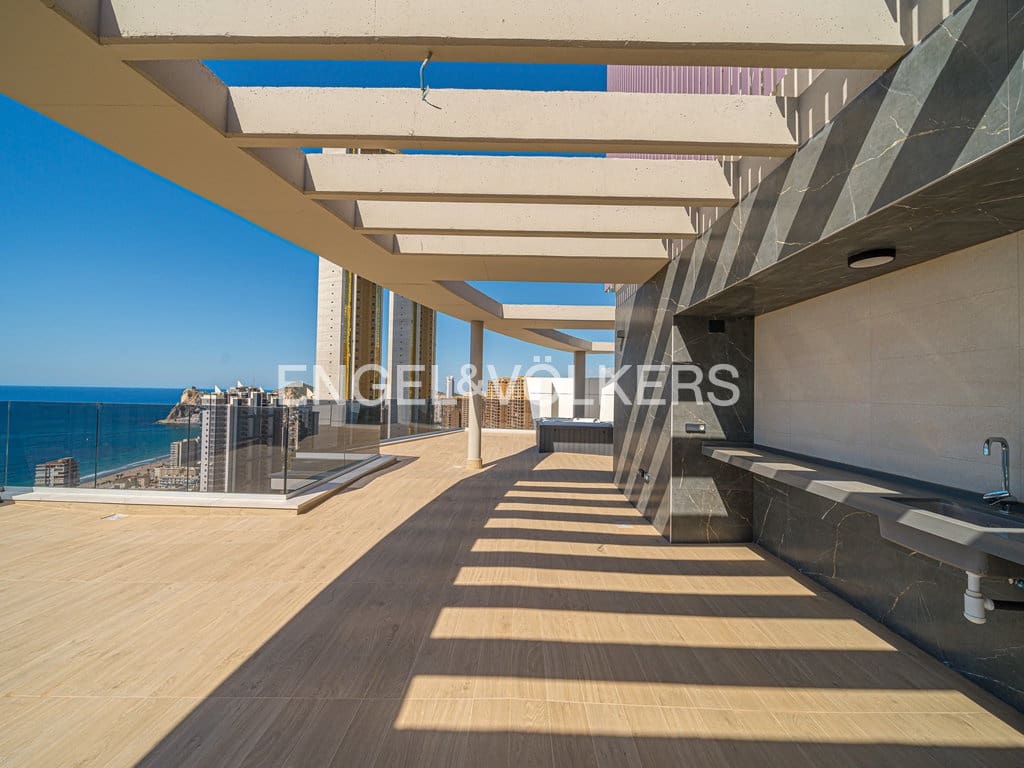2 sovrum Lägenhet till salu i Benidorm med pool garage - 1 590 000 € (Ref: 9656994)