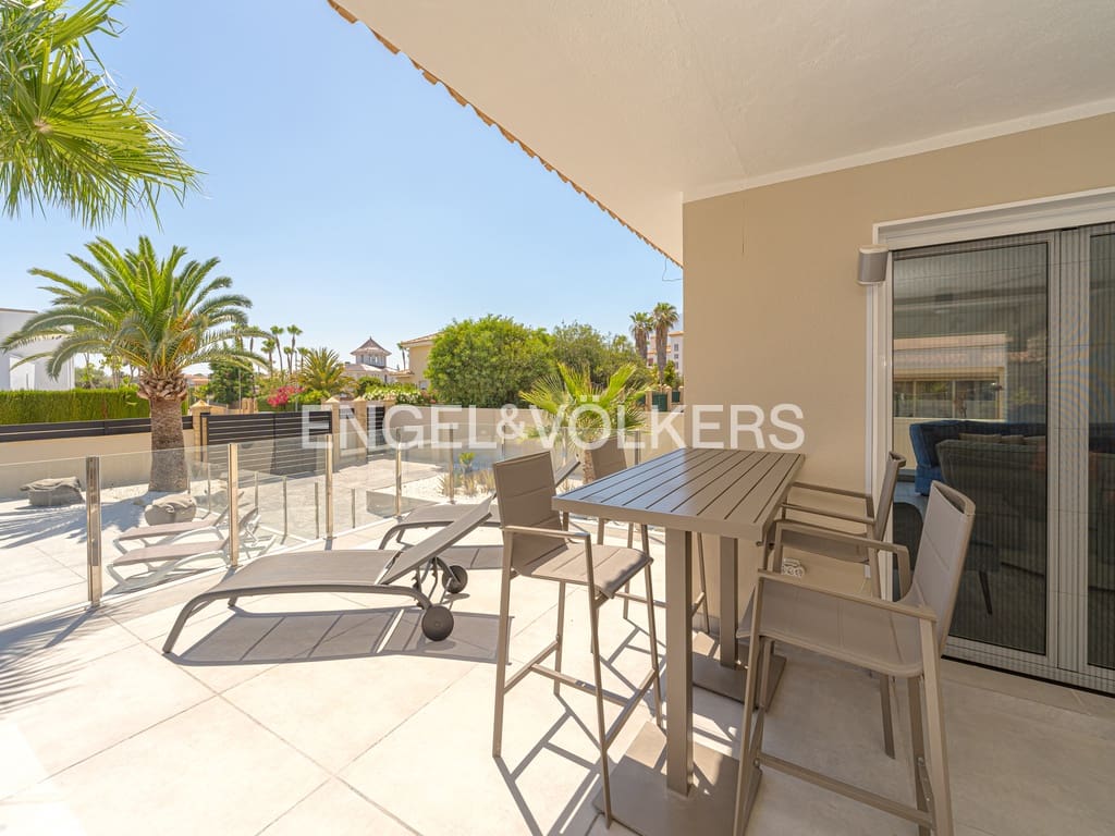 4 Zimmer Villa zu verkaufen in Alfaz del Pi / L'Alfas del Pi mit Pool Garage - 1.195.000 € (Ref: 9671273)