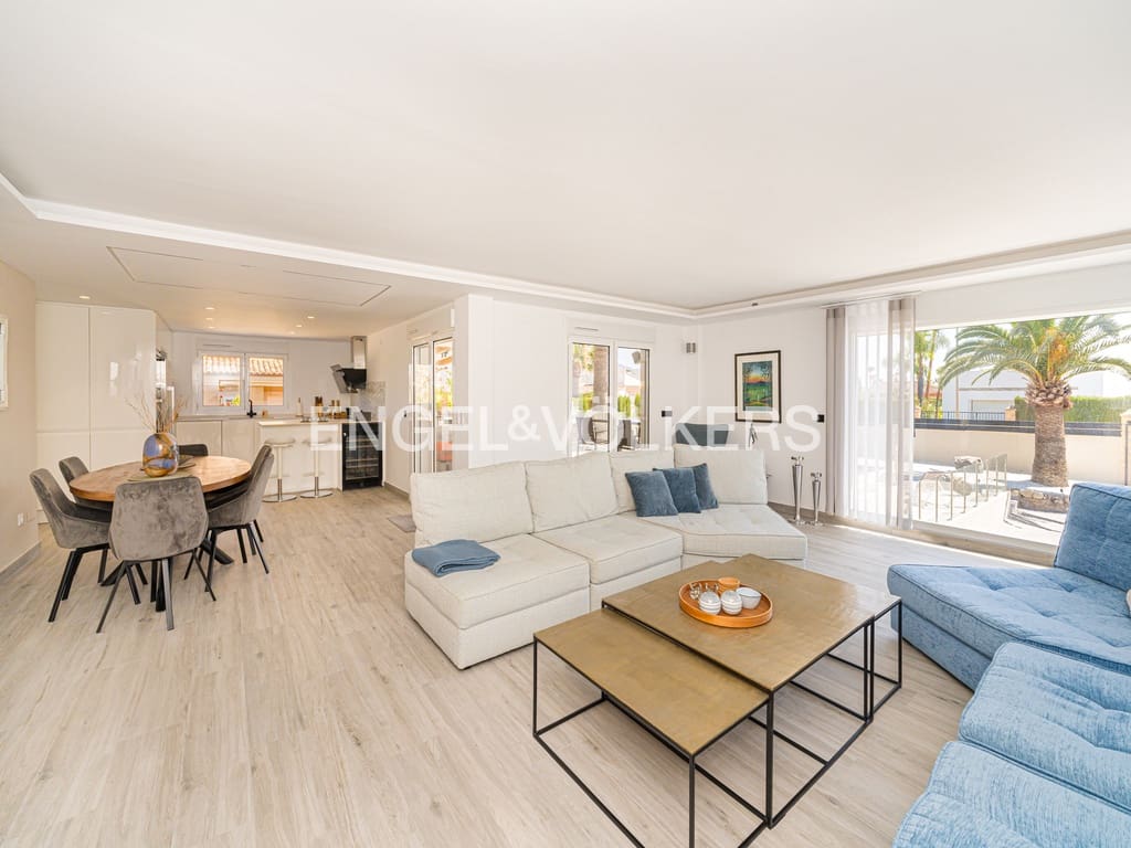 4 Zimmer Villa zu verkaufen in Alfaz del Pi / L'Alfas del Pi mit Pool Garage - 1.195.000 € (Ref: 9671273)