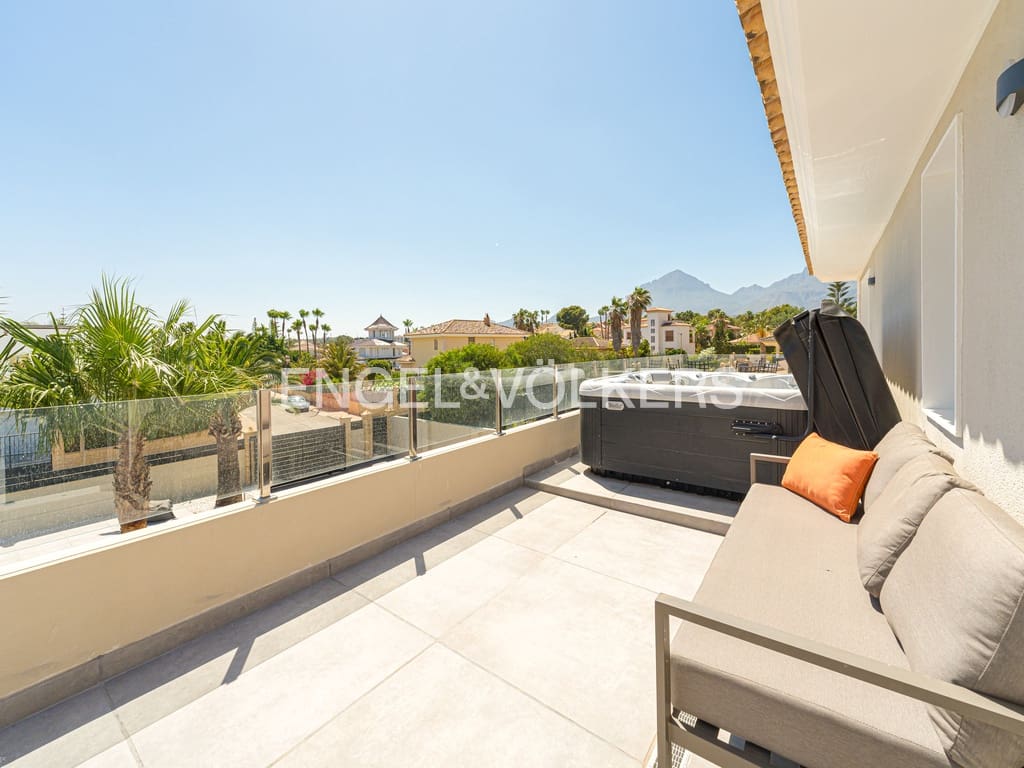 4 Zimmer Villa zu verkaufen in Alfaz del Pi / L'Alfas del Pi mit Pool Garage - 1.195.000 € (Ref: 9671273)