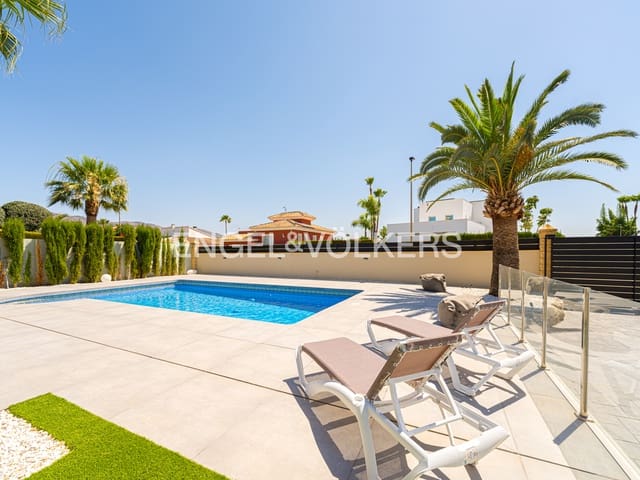 4 soveværelse Villa til salg i Alfaz del Pi / L'Alfàs del Pi med swimmingpool garage - € 1.195.000 (Ref: 9671273)
