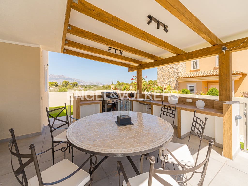 4 slaapkamer Villa te koop in Alfaz del Pi / L'Alfas del Pi met zwembad garage - € 1.090.000 (Ref: 9671273)