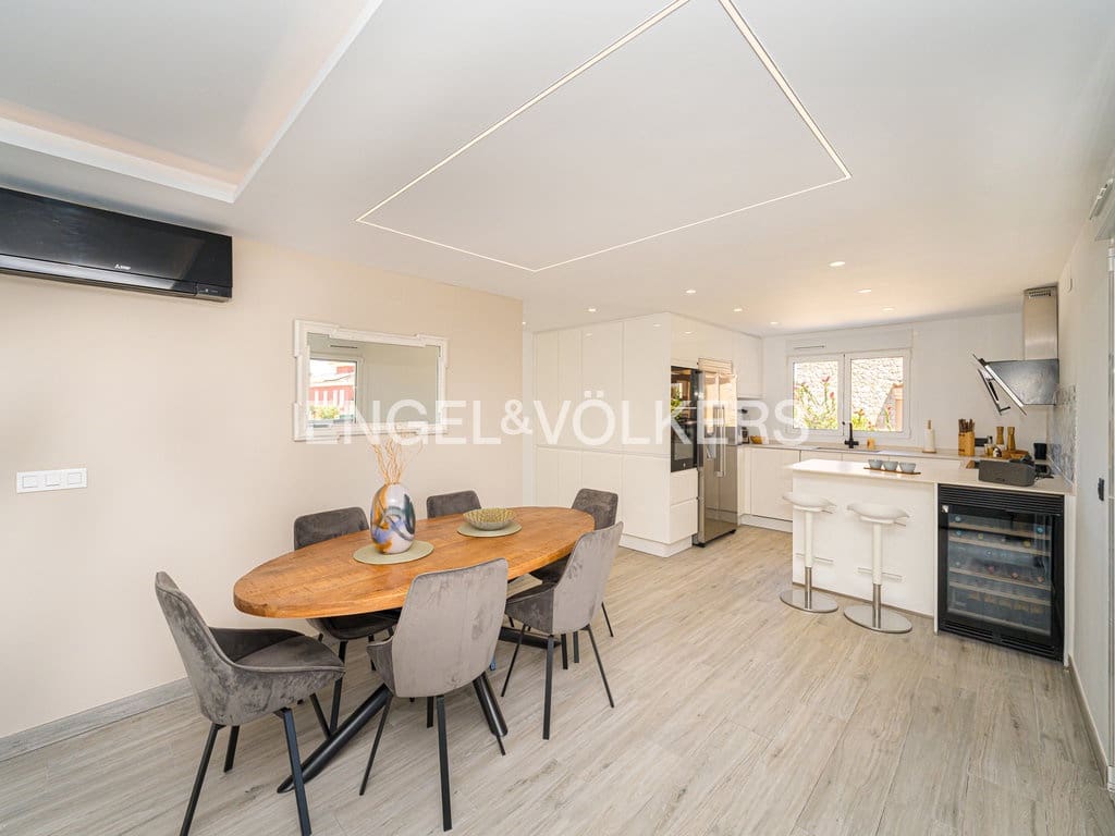 4 slaapkamer Villa te koop in Alfaz del Pi / L'Alfas del Pi met zwembad garage - € 1.090.000 (Ref: 9671273)