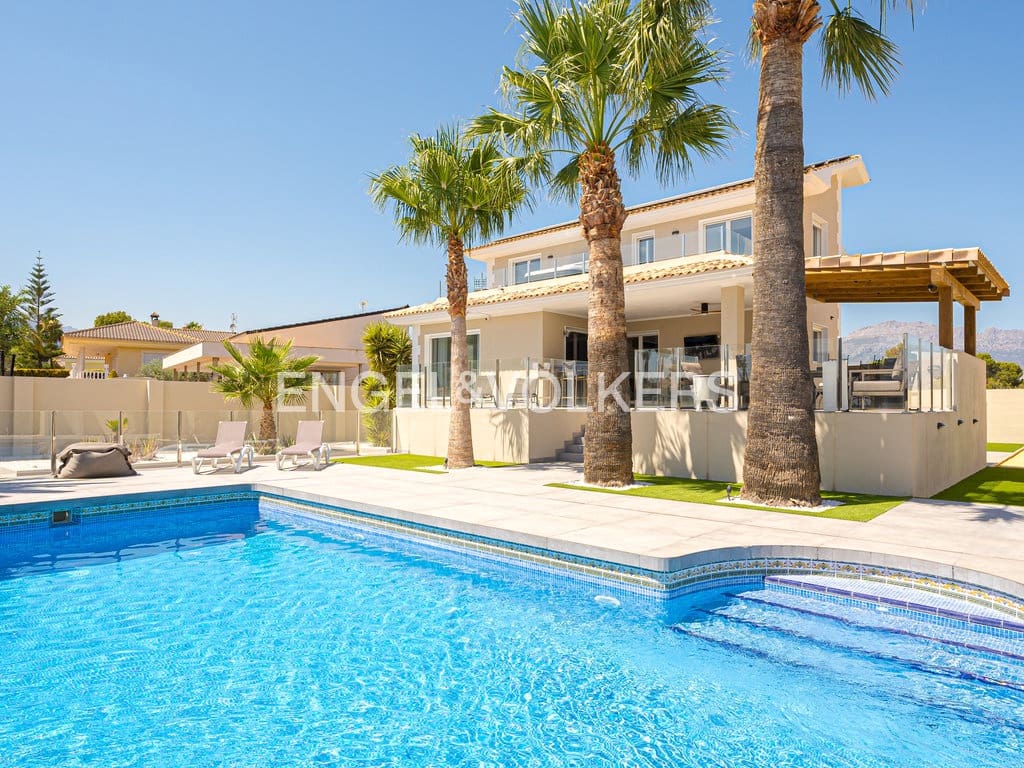 4 slaapkamer Villa te koop in Alfaz del Pi / L'Alfas del Pi met zwembad garage - € 1.090.000 (Ref: 9671273)