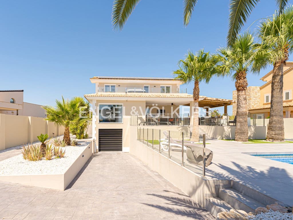 4 slaapkamer Villa te koop in Alfaz del Pi / L'Alfas del Pi met zwembad garage - € 1.090.000 (Ref: 9671273)