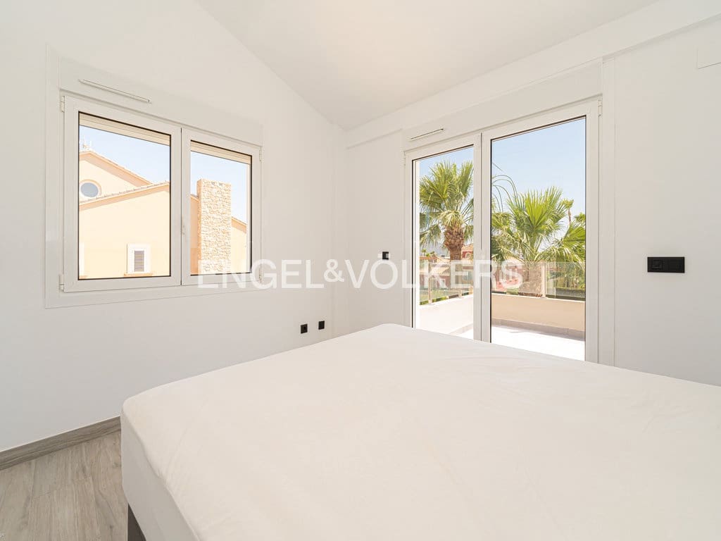 4 slaapkamer Villa te koop in Alfaz del Pi / L'Alfas del Pi met zwembad garage - € 1.090.000 (Ref: 9671273)
