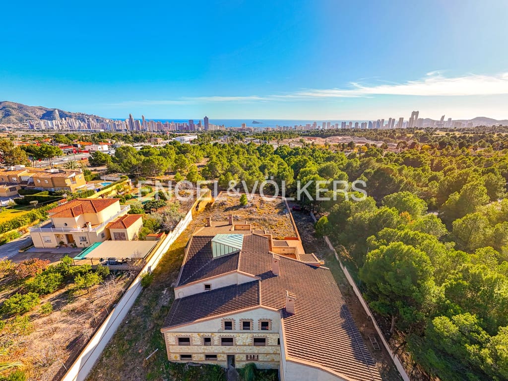 7 bedroom Villa for sale in Benidorm - € 1,050,000 (Ref: 9672168)