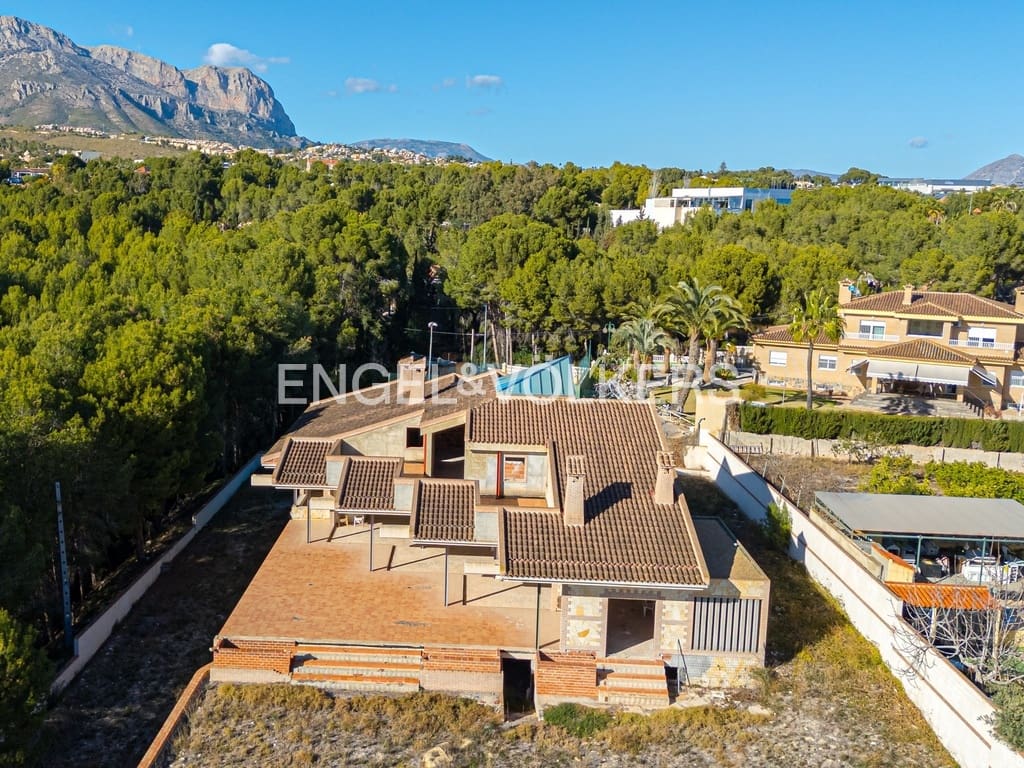 7 bedroom Villa for sale in Benidorm - € 1,050,000 (Ref: 9672168)