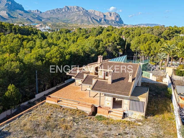 7 bedroom Villa for sale in Benidorm - € 1,050,000 (Ref: 9672168)