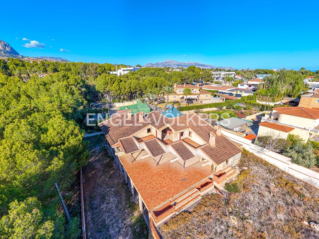 7 bedroom Villa for sale in Benidorm - € 1,050,000 (Ref: 9672168)