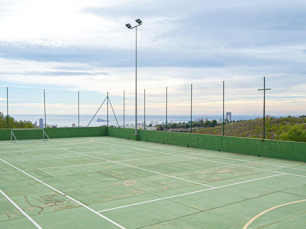 5 bedroom Villa for sale in La Nucia with pool garage - € 840,000 (Ref: 9675116)