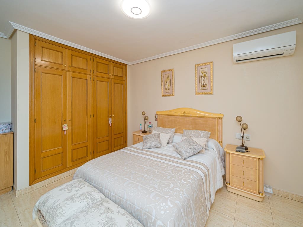 5 bedroom Villa for sale in La Nucia with pool garage - € 840,000 (Ref: 9675116)