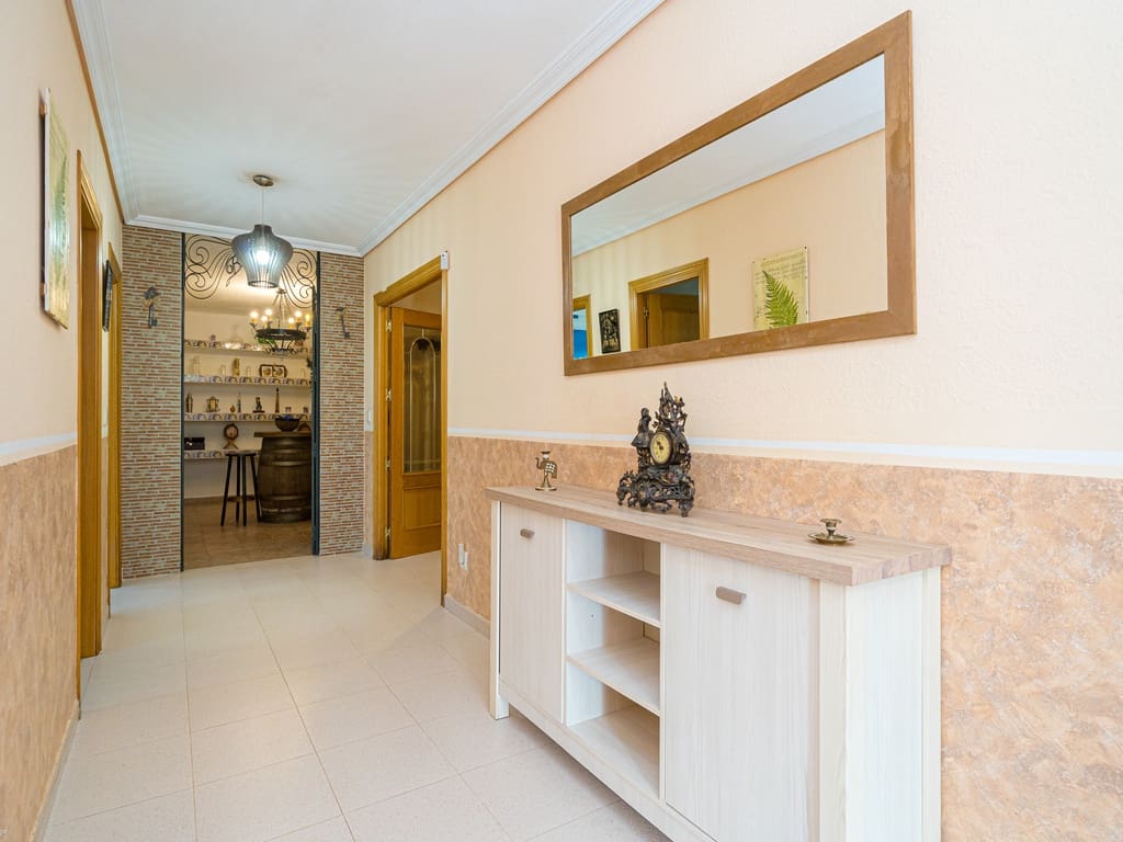 5 bedroom Villa for sale in La Nucia with pool garage - € 840,000 (Ref: 9675116)