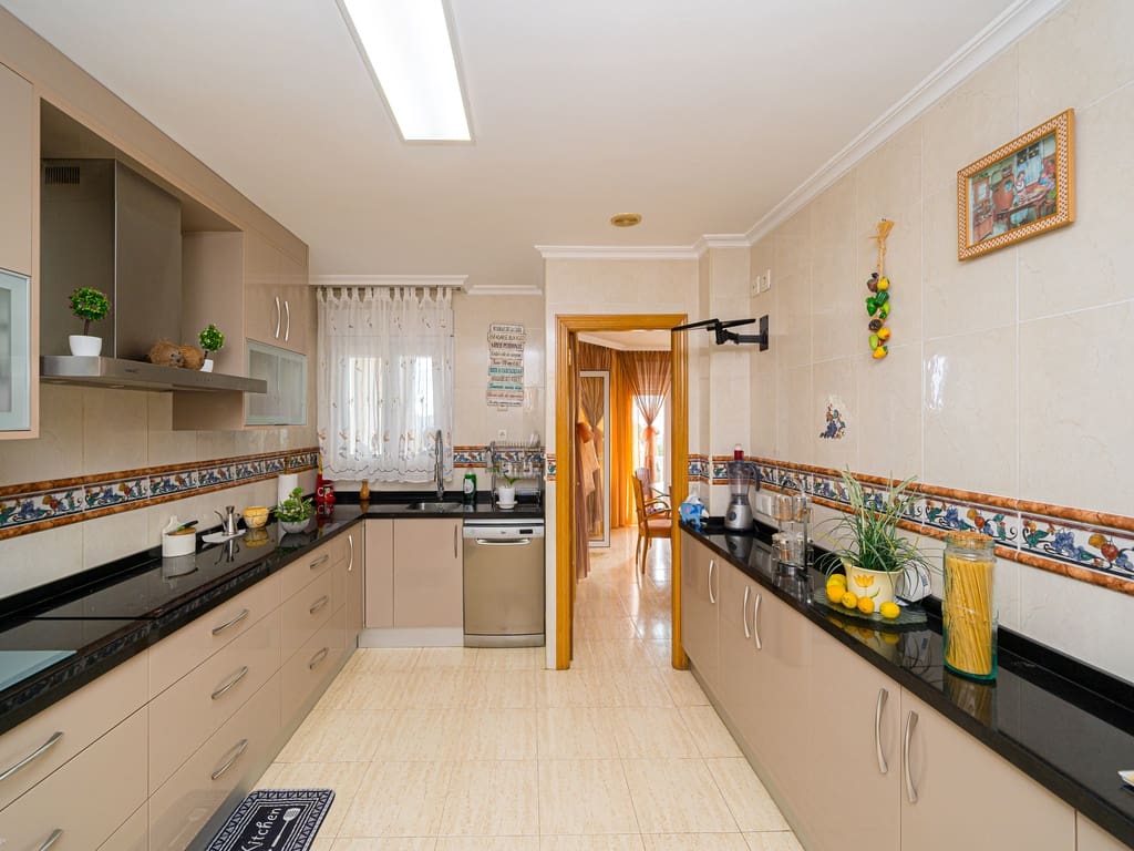 5 bedroom Villa for sale in La Nucia with pool garage - € 840,000 (Ref: 9675116)