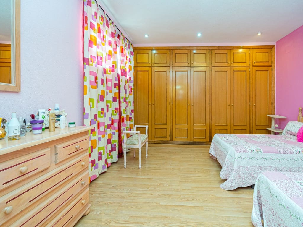 5 bedroom Villa for sale in La Nucia with pool garage - € 840,000 (Ref: 9675116)