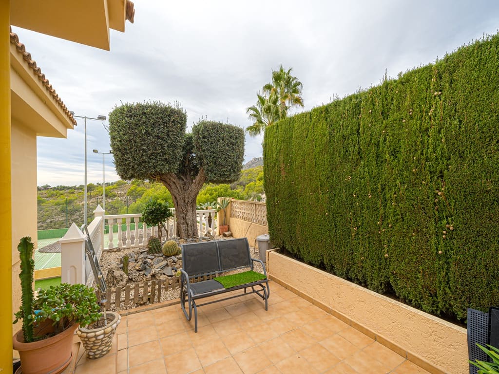 5 bedroom Villa for sale in La Nucia with pool garage - € 840,000 (Ref: 9675116)