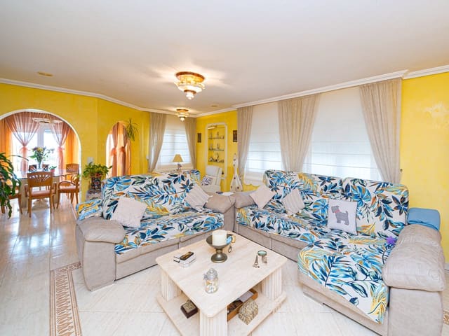 5 bedroom Villa for sale in La Nucia with pool garage - € 840,000 (Ref: 9675116)