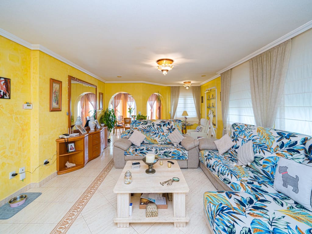 5 bedroom Villa for sale in La Nucia with pool garage - € 840,000 (Ref: 9675116)