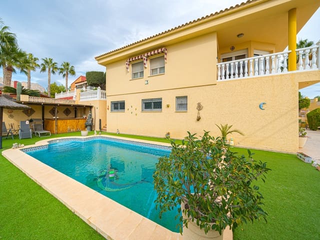 5 bedroom Villa for sale in La Nucia with pool garage - € 840,000 (Ref: 9675116)