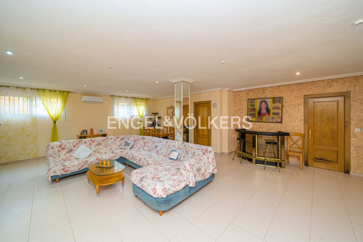 5 bedroom Villa for sale in La Nucia with pool garage - € 840,000 (Ref: 9675116)