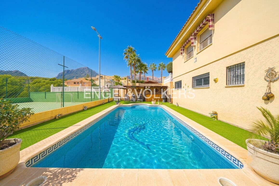 5 Zimmer Villa zu verkaufen in La Nucia mit Pool Garage - 840.000 € (Ref: 9675116)