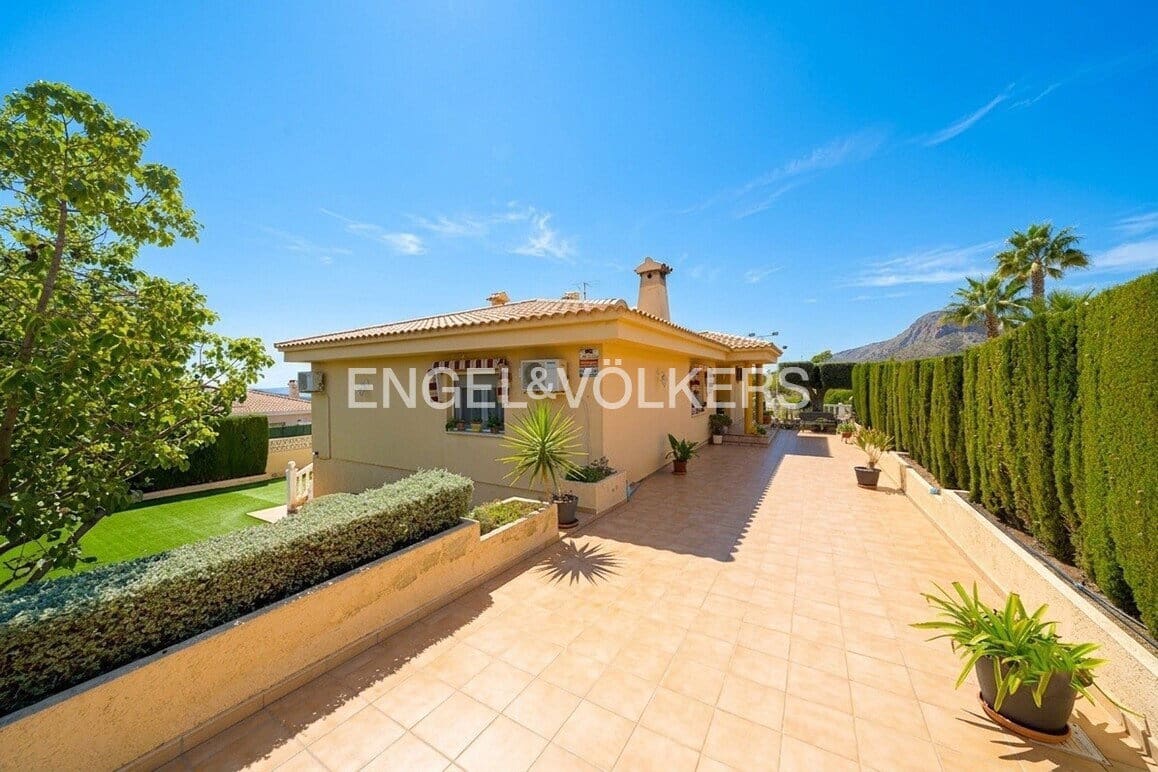 5 Zimmer Villa zu verkaufen in La Nucia mit Pool Garage - 840.000 € (Ref: 9675116)