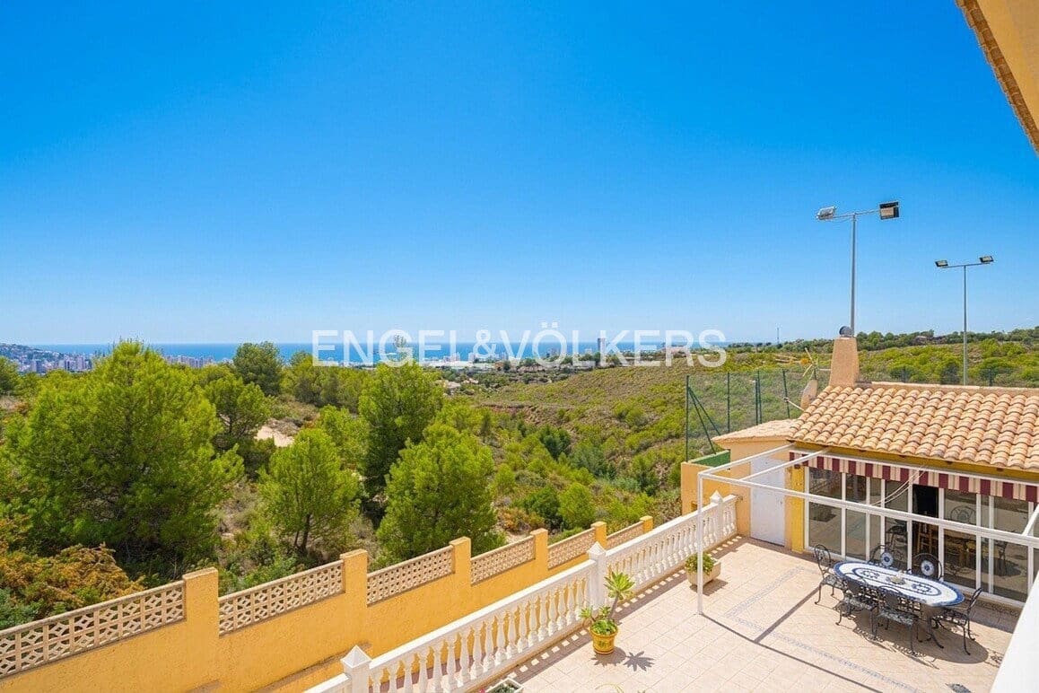 5 Zimmer Villa zu verkaufen in La Nucia mit Pool Garage - 840.000 € (Ref: 9675116)
