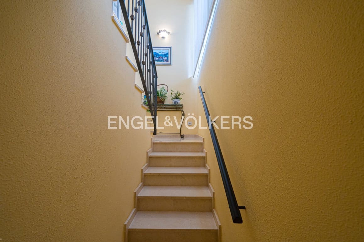 5 Zimmer Villa zu verkaufen in La Nucia mit Pool Garage - 840.000 € (Ref: 9675116)