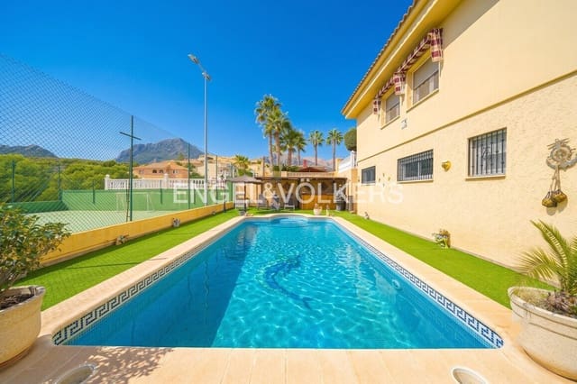 Chalet de 5 habitaciones en La Nucia Pueblo  , La Nucia en venta con piscina garaje - 840.000 € (Ref: 9675116)