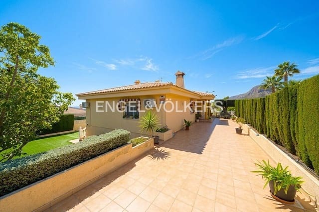 Chalet de 5 habitaciones en La Nucia Pueblo  , La Nucia en venta con piscina garaje - 840.000 € (Ref: 9675116)