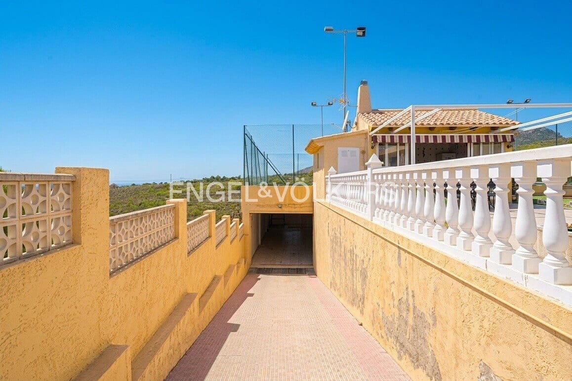 5 Zimmer Villa zu verkaufen in La Nucia mit Pool Garage - 840.000 € (Ref: 9675116)