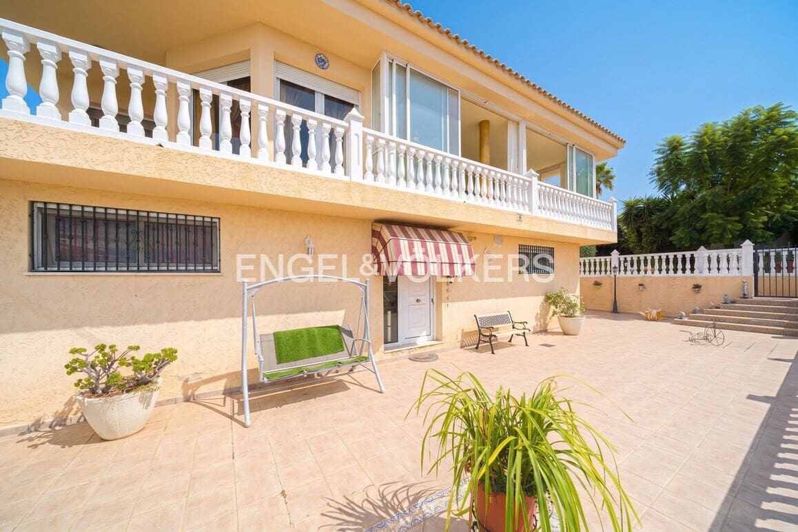 5 Zimmer Villa zu verkaufen in La Nucia mit Pool Garage - 840.000 € (Ref: 9675116)