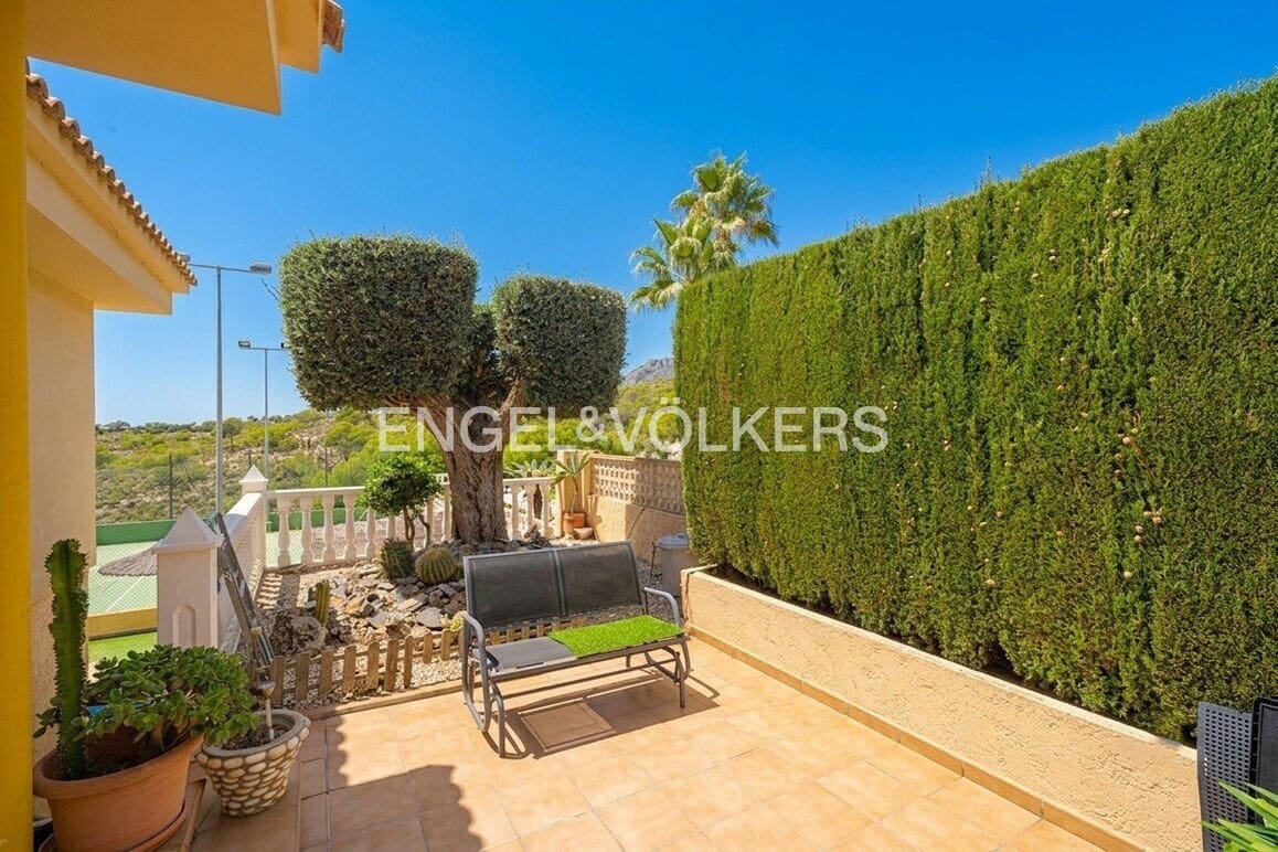 5 Zimmer Villa zu verkaufen in La Nucia mit Pool Garage - 840.000 € (Ref: 9675116)