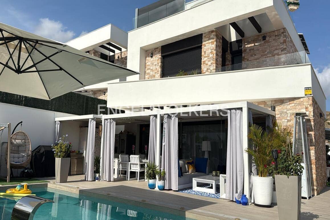 4 soverom Villa til leie i Finestrat med svømmebasseng garasje - € 4 500 (Ref: 9677905)